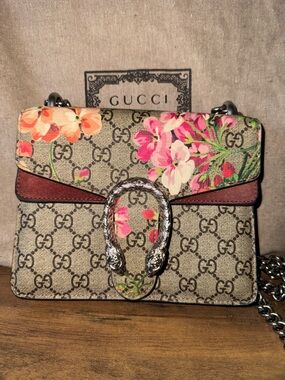 Gucci Beige GG Blooms Crossbody with Pink Floral Accents